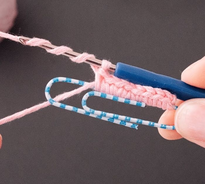 Use a Paper Clip and Yarn to Make This DIY Ornament Idea