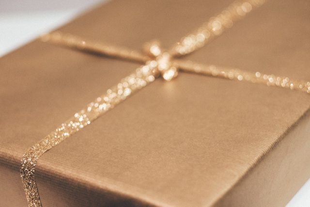 22 Gift-Wrapping Hacks That Make You Look Like a Pro