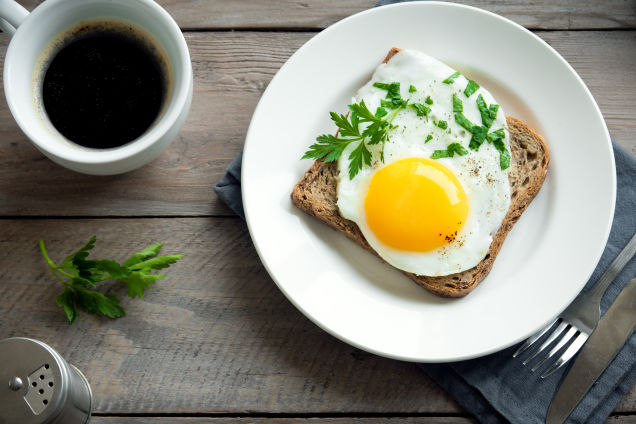 Make Sunny-Side Up or Poached Eggs in the Microwave